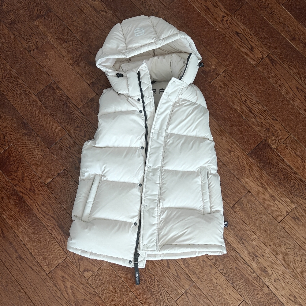 Aritzia The Super Puff™ LoHip Vest - cliMATTE™ - Picture 15 of 16